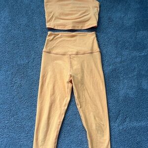 Beyond Yoga Women's Two-Piece Activewear Set. Bright and beautiful! Size small